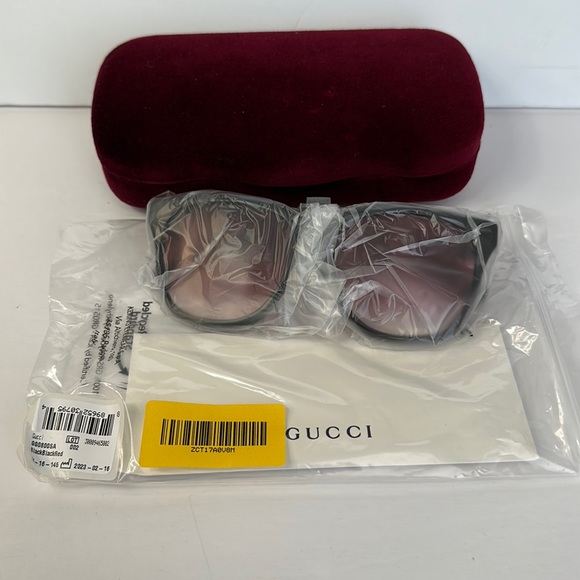 GUCCI GG0800SA 002 square Gucci sunglass comes black with red gradient lenses. - Picture 13 of 13